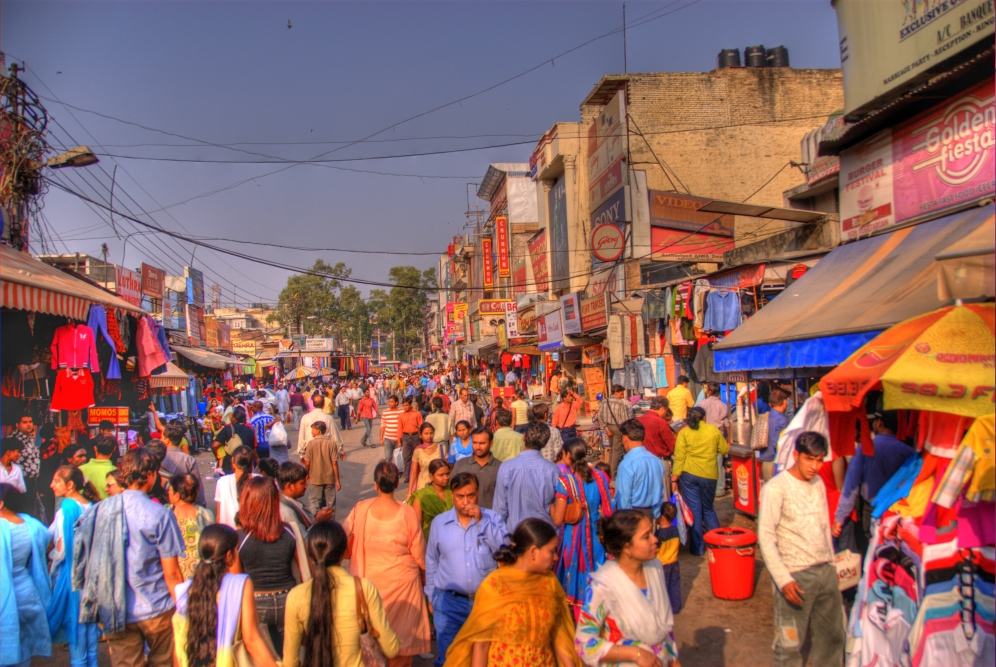Lajpat_Nagar_marketplace_in_2006.jpg